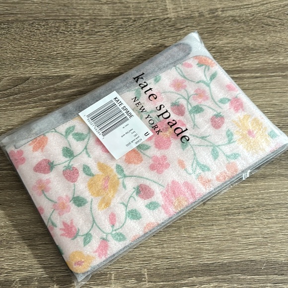 Kate Spade Wristlet Strawberry floral print NWT - Picture 7 of 7